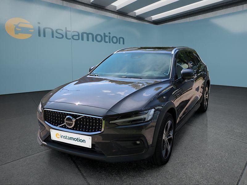 Grau Gebraucht 2023 Volvo V60 CC Kombi | 54.149 € - Bild 1/4