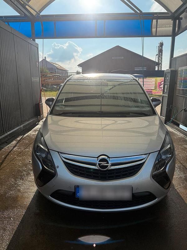 Grau Gebraucht 2015 Opel Zafira Tourer Van / Kleinbus | 9.000 € - Bild 1/4