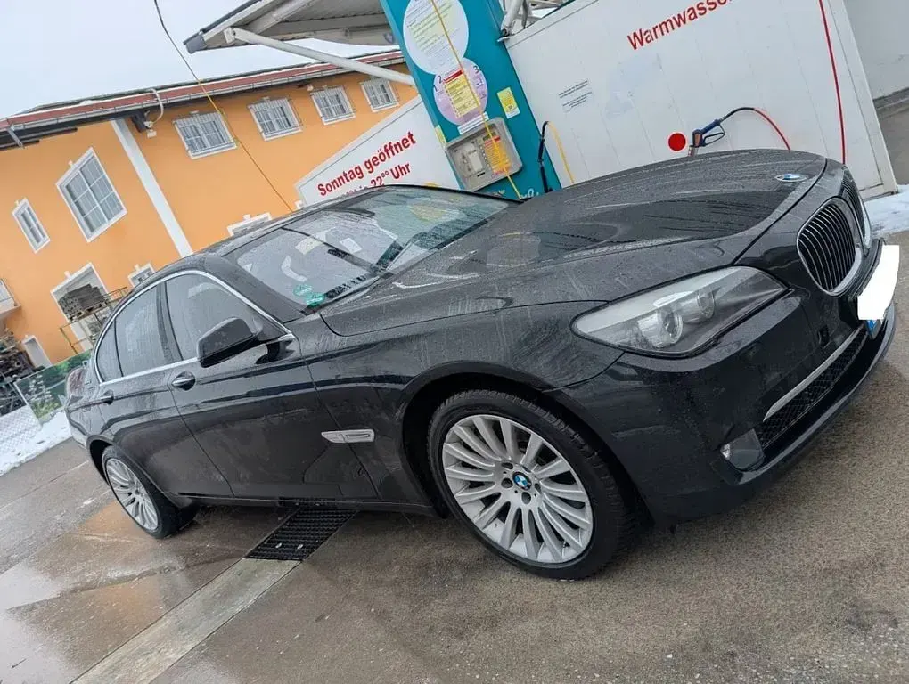 Gebraucht BMW 750 465 PS (342 kW) 2010 Schwarz Limousine