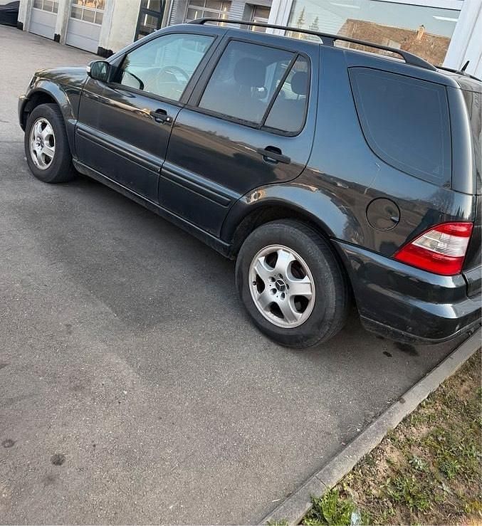 Gebraucht Mercedes ML320 218 PS (160 kW) 2002 Schwarz SUV