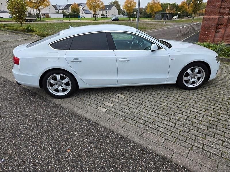 Weiß Gebraucht 2011 Audi A5 Sportback S-Line Limousine | 8.700 € (Guter Preis) - Bild 1/4