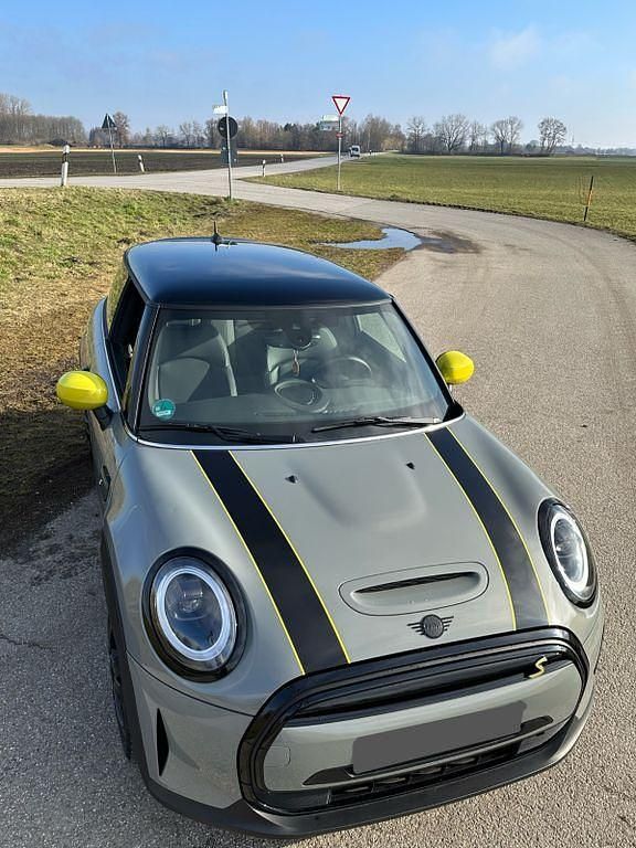 Gebraucht Mini Cooper SE Essential 135 kW (184 PS) 2022 Schwarz Kleinwagen