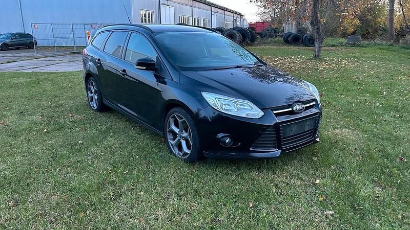 Schwarz Gebraucht 2012 Ford Focus Kombi | 2.999 € (Fairer Preis) - Bild 1/4