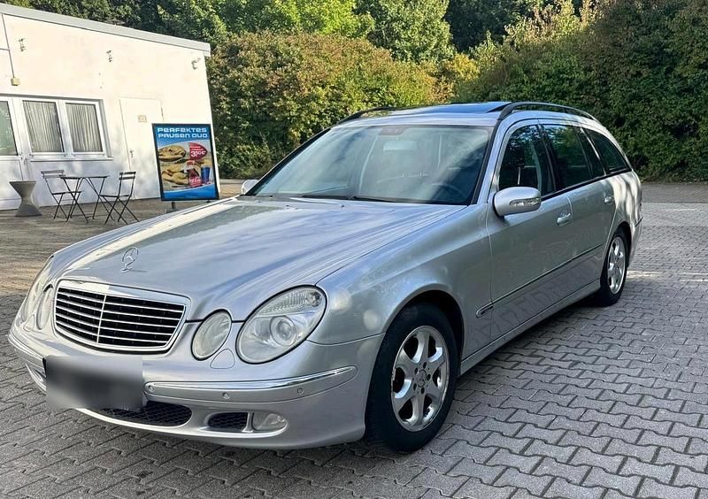 Grau Gebraucht 2004 Mercedes 320 Avantgarde Kombi | 3.999 € - Bild 1/4