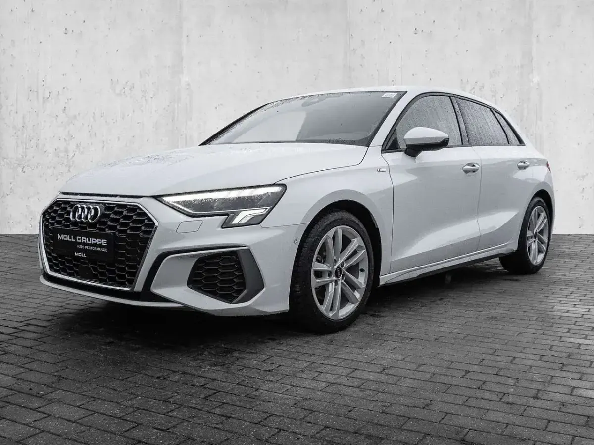 Gebraucht Audi A3 S-Line 150 PS (110 kW) 2023 Gletscherweiß (metallic) Limousine