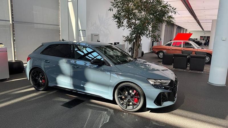 Gebraucht Audi RS3 Ambiente 400 PS (294 kW) 2025 Grau Limousine