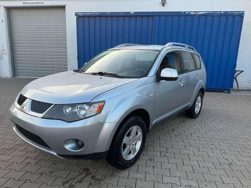 Gebraucht Mitsubishi Outlander Invite 170 PS (125 kW) 2007 Coolsilber (m) SUV
