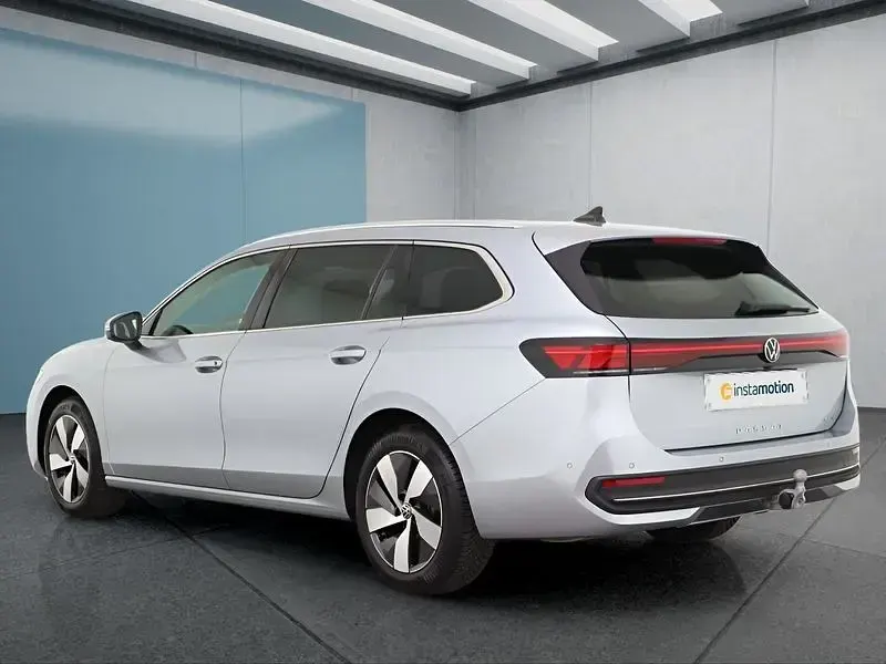 Gebraucht VW Passat 150 PS (110 kW) 2025 Silber Kombi
