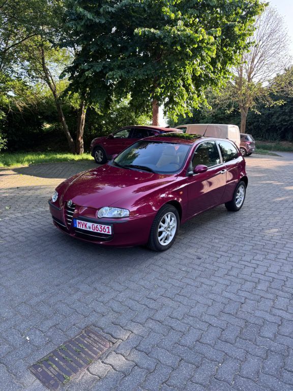 Rot Gebraucht 2003 Alfa Romeo 147 Impression Kleinwagen | 2.000 € (Fairer Preis) - Bild 1/4