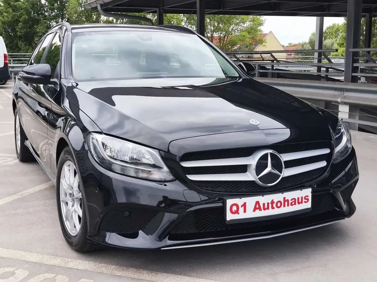Gebraucht Mercedes C220 150 PS (110 kW) 2019 Schwarz  unilack Kombi
