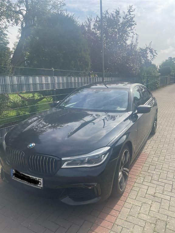 Schwarz Gebraucht 2017 BMW 750 Shadowline Limousine | 37.990 € (Guter Preis) - Bild 1/4