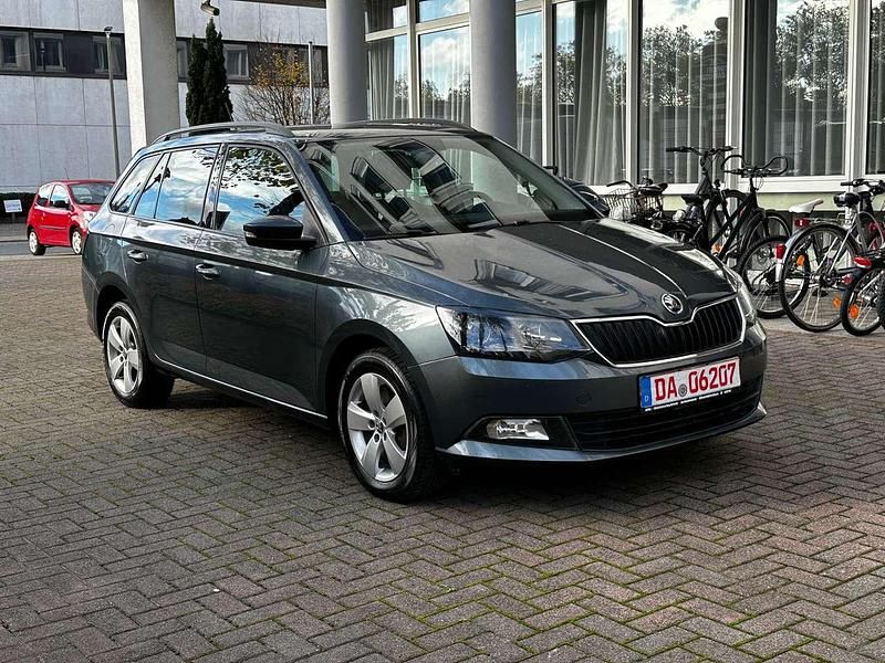 Grau Gebraucht 2018 Skoda Fabia Style Kleinwagen | 10.480 € (Fairer Preis) - Bild 1/4