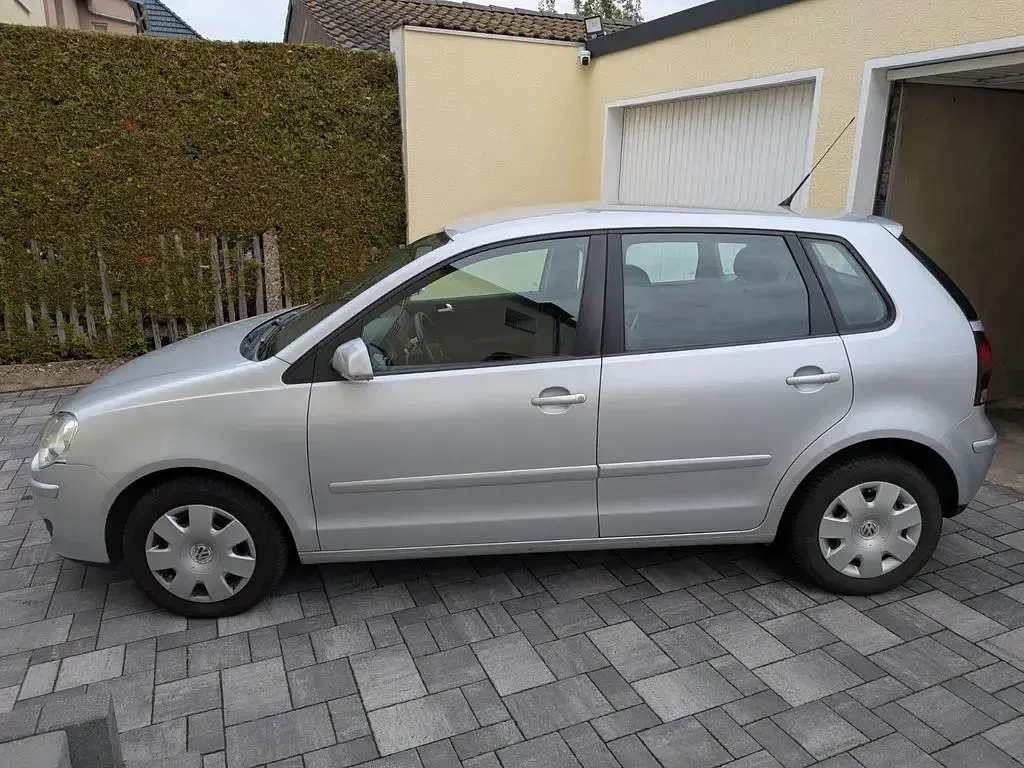 Używany VW Polo Trendline 60 KM (44 kW) 2009 Srebrny Hatchback