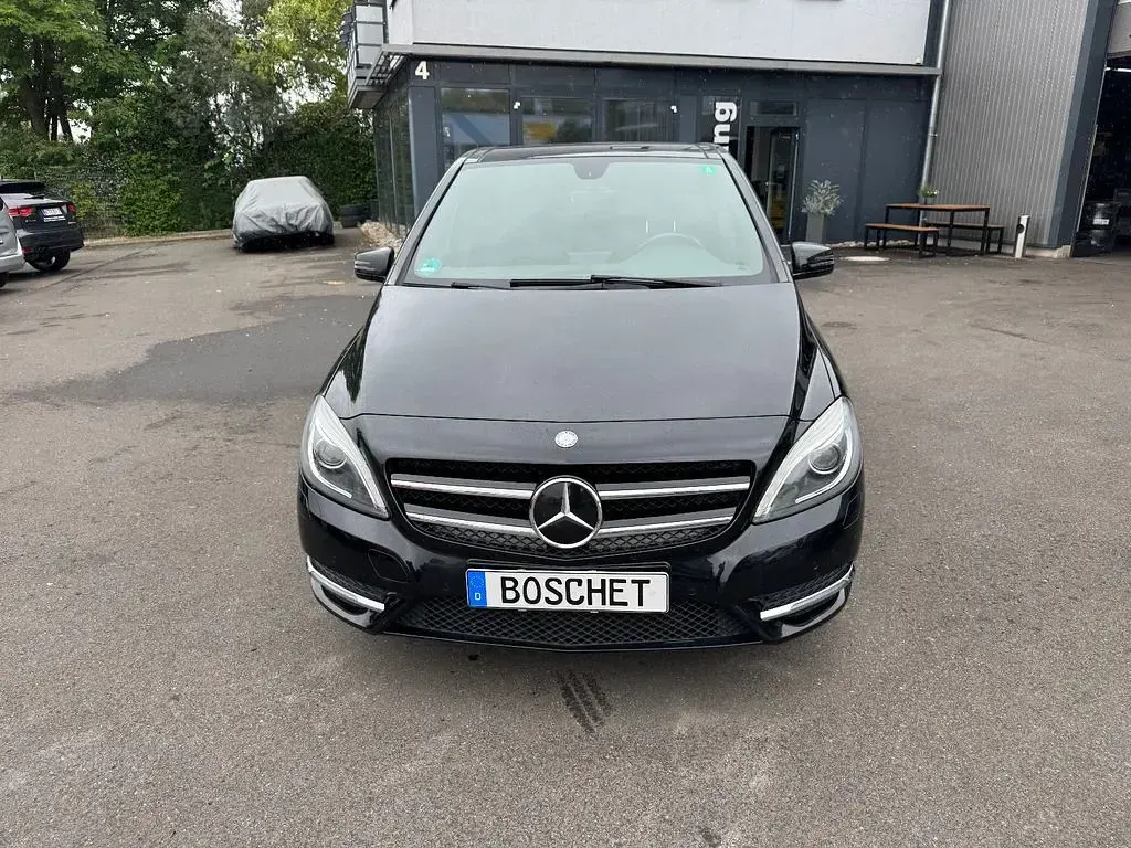Gebraucht Mercedes B250 211 PS (155 kW) 2013 Schwarz Kleinwagen