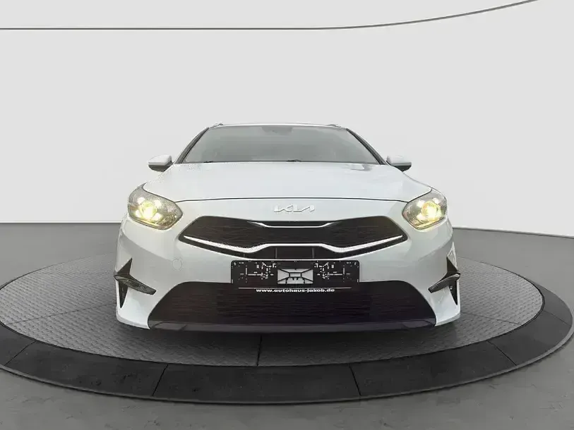 Gebraucht Kia Ceed 160 PS (117 kW) 2022 Weiß Kleinwagen