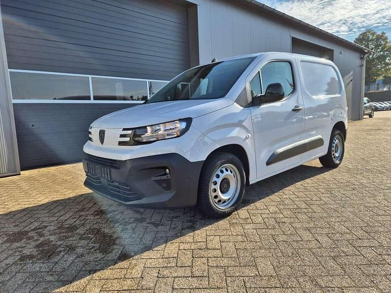 Weiß Gebraucht 2024 Peugeot Partner Van | 20.440 € (Etwas zu teuer) - Bild 1/4