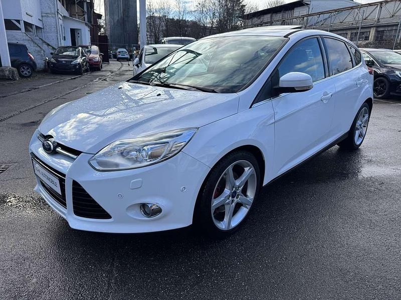 Gebraucht Ford Focus Titanium 182 PS (133 kW) 2012 Frostweiß Kleinwagen