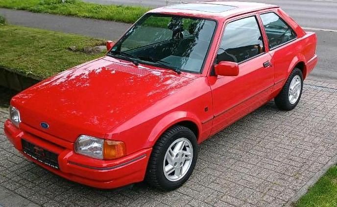 Rot Gebraucht 1990 Ford Escort Limousine | 4.600 € - Bild 1/4