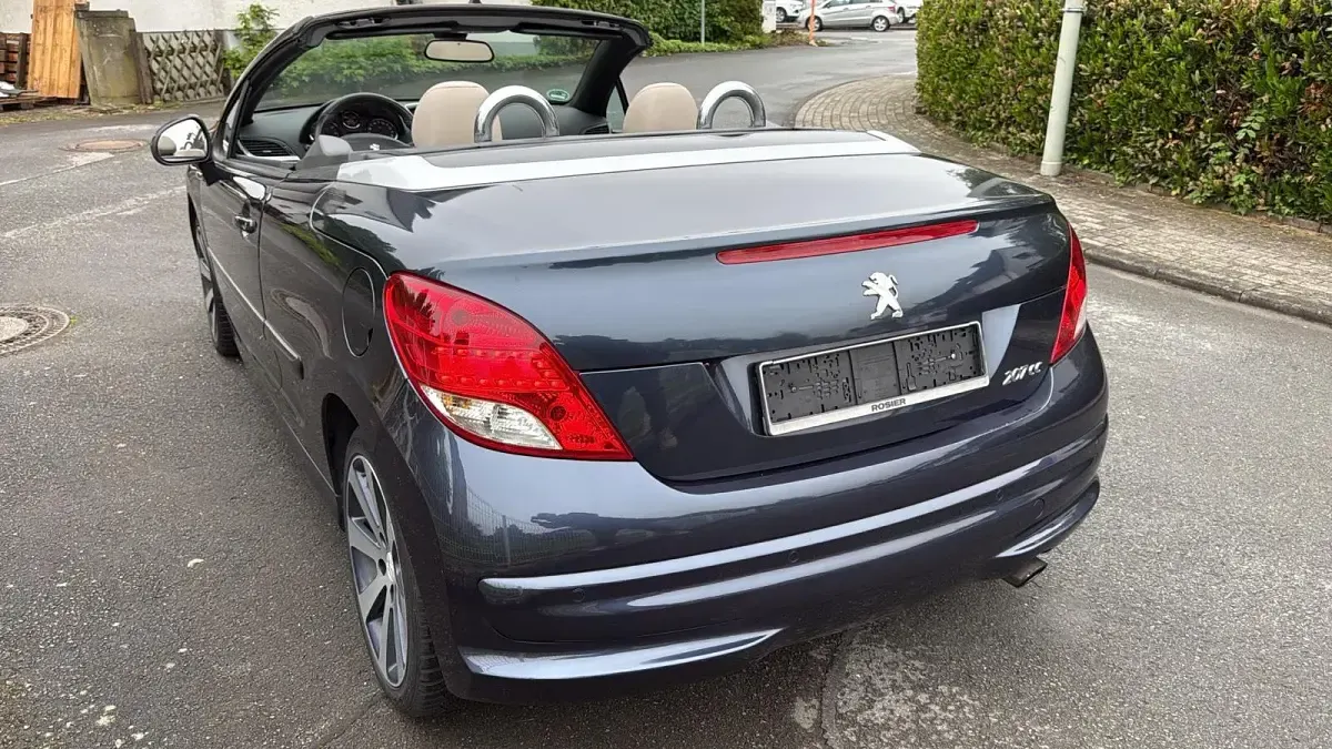 Gebraucht Peugeot 207 CC 156 PS (114 kW) 2012 Blau Cabrio