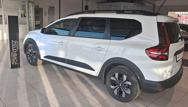 Gebraucht Dacia Jogger Expression 94 PS (69 kW) 2025 Weiß Van / Kleinbus