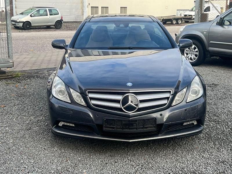 Grau Gebraucht 2009 Mercedes E350 Coupé | 5.990 € (Guter Preis) - Bild 1/4