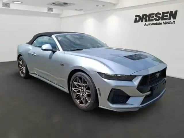 Neu Ford Mustang Convertible 446 PS (328 kW) 2026 Silber Cabrio