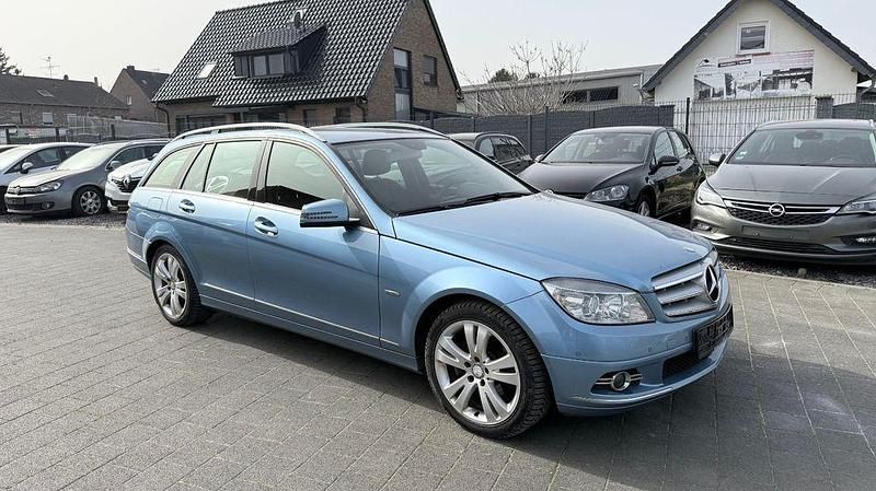 Gebraucht Mercedes C220 170 PS (125 kW) 2011 Blau Limousine
