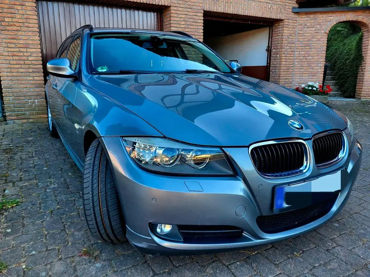 Gebraucht BMW 320 Sport Line 184 PS (135 kW) 2010 Grau Limousine