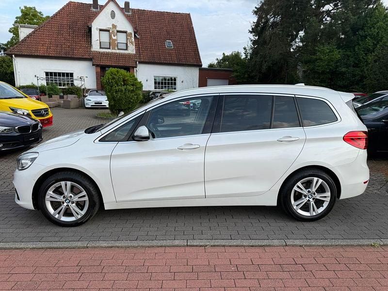 Weiß Gebraucht 2016 BMW 220 Gran Tourer Advantage Van / Kleinbus | 8.499 € (Guter Preis) - Bild 1/4