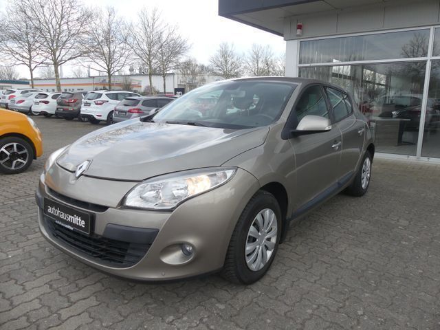 Beige Gebraucht 2009 Renault Mégane III Dynamique Limousine | 6.700 € (Teuer) - Bild 1/4