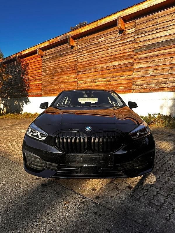 Gebraucht BMW 118 Advantage 140 PS (102 kW) 2021 Schwarz Kleinwagen