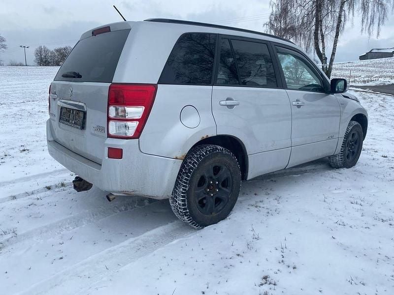 Gebraucht Suzuki Grand Vitara 129 PS (94 kW) 2011 Silber SUV