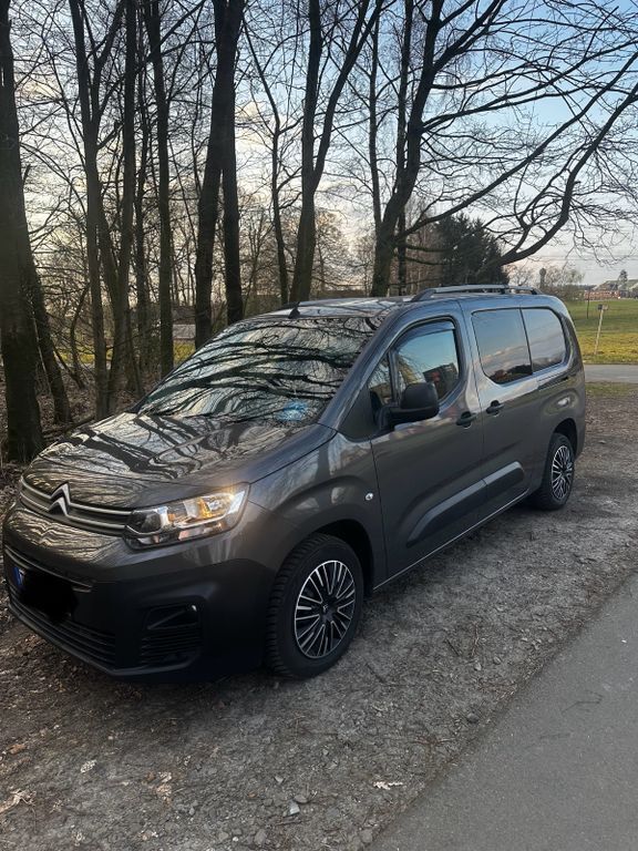 Grau Gebraucht 2020 Citroën Berlingo Shine Van / Kleinbus | 16.750 € (Fairer Preis) - Bild 1/4