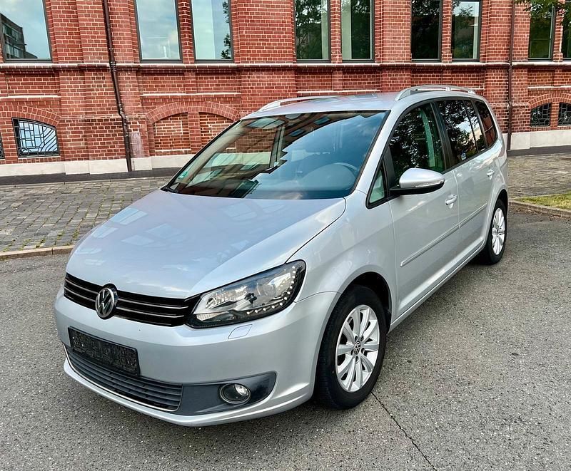 Silber Gebraucht 2011 VW Touran Highline Van / Kleinbus | 7.900 € (Fairer Preis) - Bild 1/4