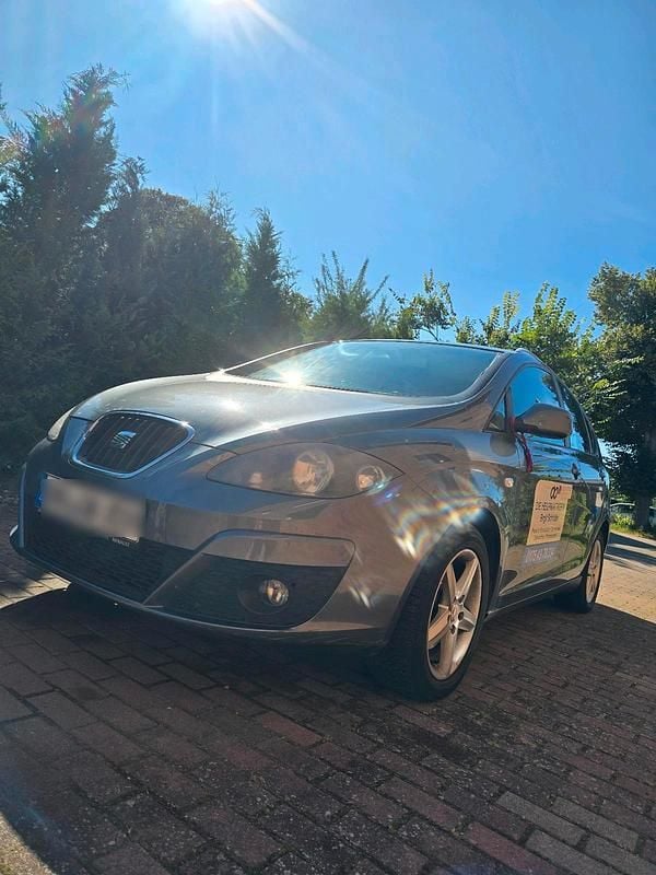 Grau Gebraucht 2012 Seat Altea XL Van / Kleinbus | 5.500 € - Bild 1/4