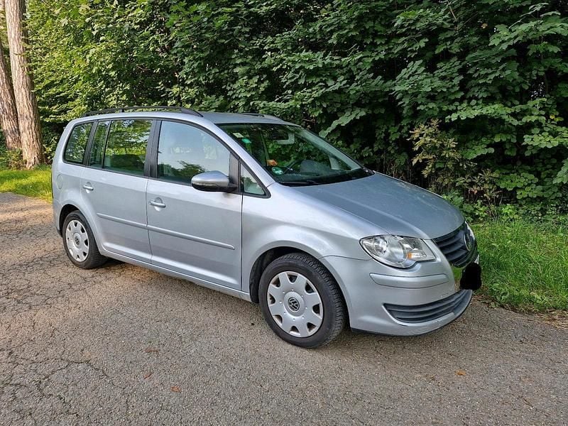 Silber Gebraucht 2010 VW Touran Trendline Van / Kleinbus | 3.699 € (Superpreis) - Bild 1/4