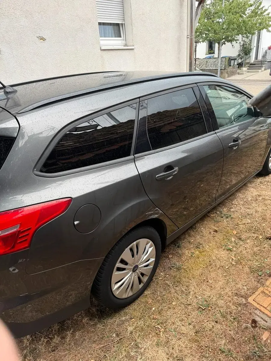 Gebraucht Ford Focus 125 PS (91 kW) 2017 Grau Kombi