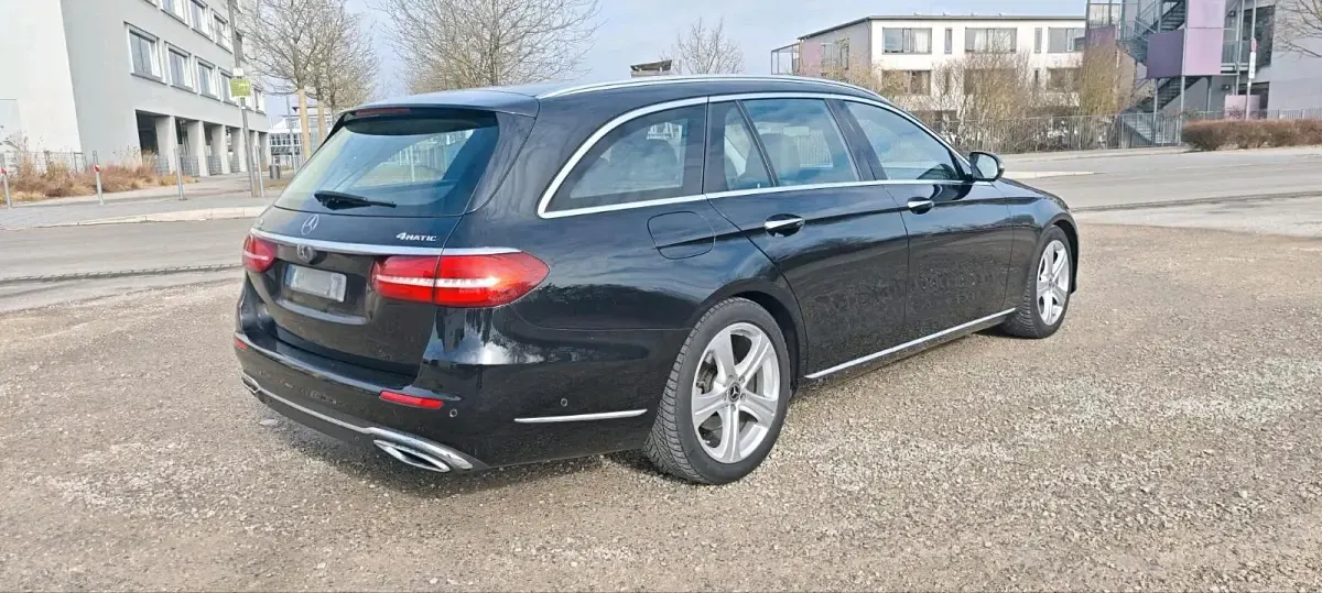 Używany Mercedes E220 Exclusive 194 KM (142 kW) 2018 Czarny Kombi