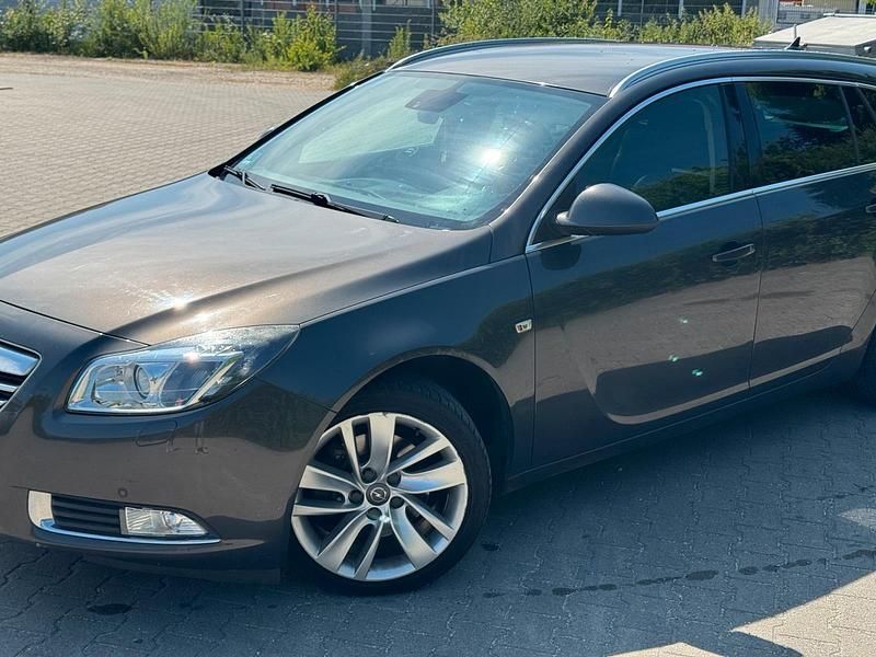 Grau Gebraucht 2012 Opel Insignia Sport Limousine | 3.300 € (Fairer Preis) - Bild 1/4