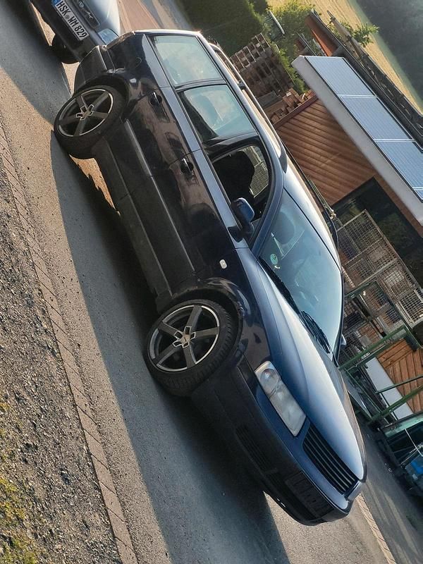 Blau Gebraucht 1999 VW Passat Kombi | 400 € (Superpreis) - Bild 1/3