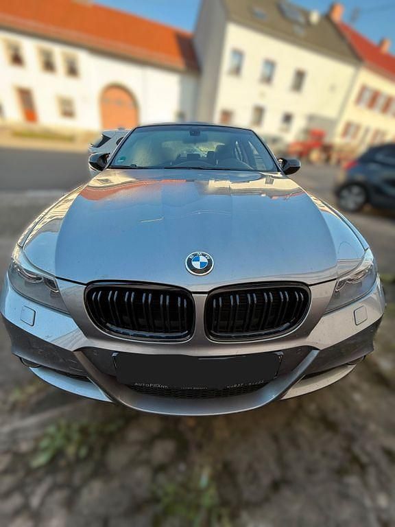 Grau Gebraucht 2009 BMW 320 Limousine | 4.500 € (Guter Preis) - Bild 1/4