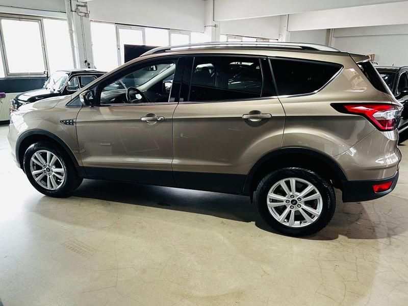 Gebraucht Ford Kuga Cool & Connect 150 PS (110 kW) 2019 Grau SUV