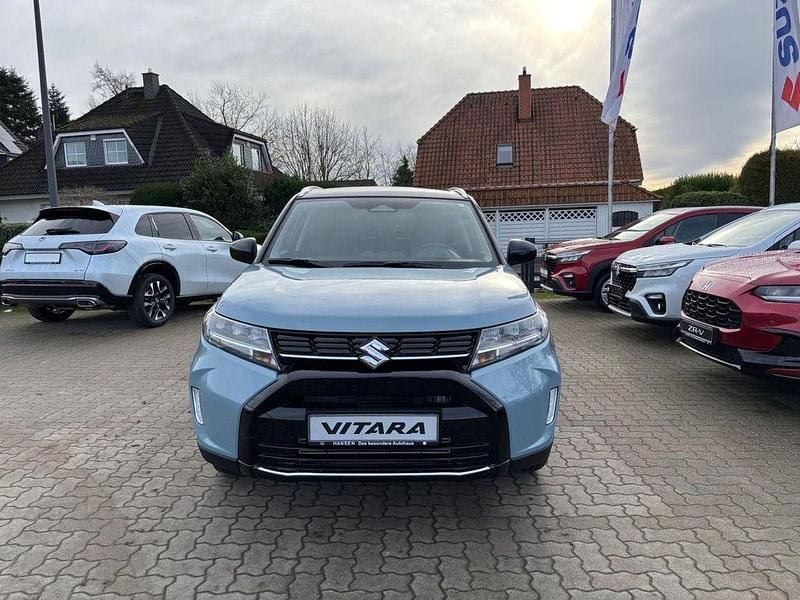 Gebraucht Suzuki Vitara Comfort 102 PS (75 kW) 2022 Ice/cosmic black pearl met. SUV