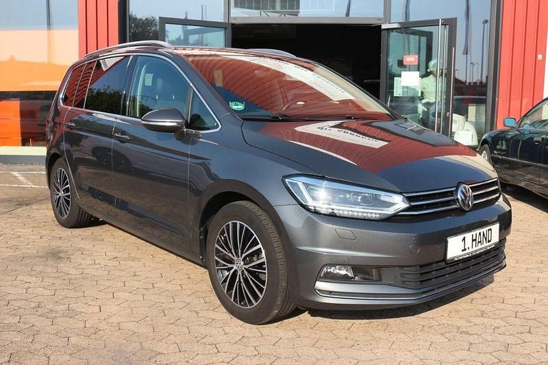 Grau Gebraucht 2019 VW Touran Highline Van / Kleinbus | 24.900 € (Fairer Preis) - Bild 1/4