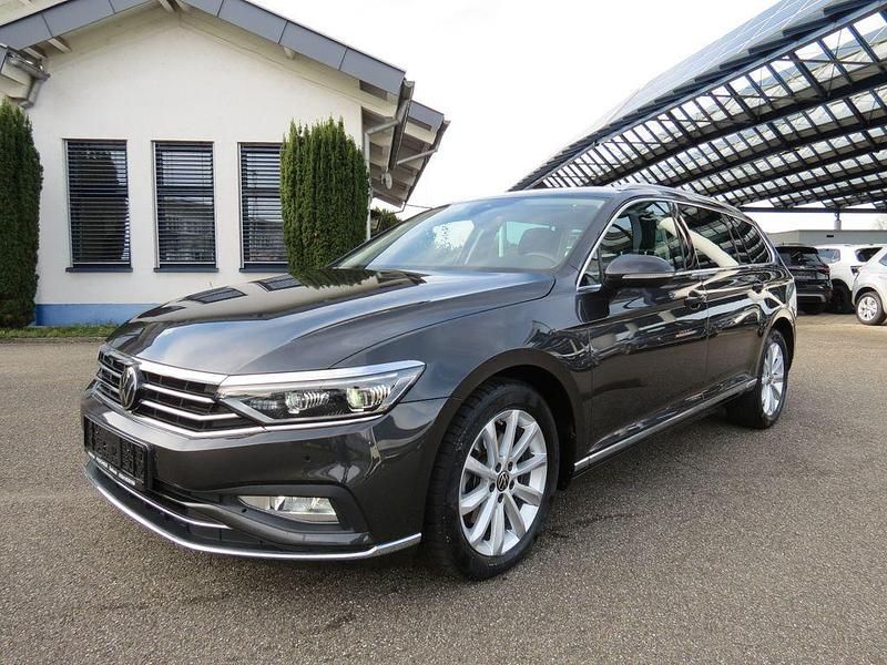 Grau Gebraucht 2023 VW Passat Elegance Kombi | 32.200 € (Teuer) - Bild 1/4