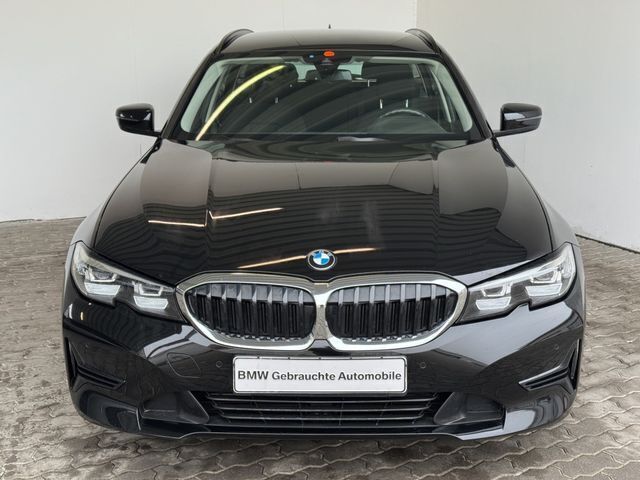 Schwarz Gebraucht 2022 BMW 320 Advantage Kombi | 25.979 € (Superpreis) - Bild 1/2