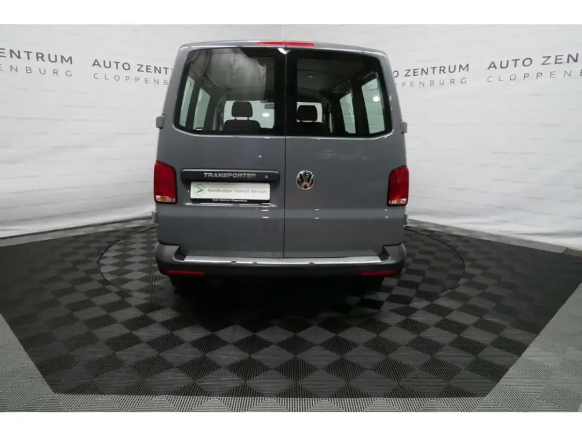 Gebraucht VW Transporter 150 PS (110 kW) 2021 Pure grey Van