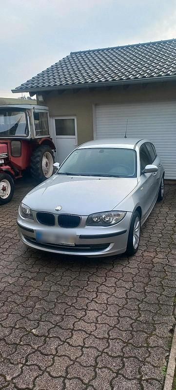 Silber Gebraucht 2009 BMW 118 Kleinwagen | 1.700 € (Superpreis) - Bild 1/4