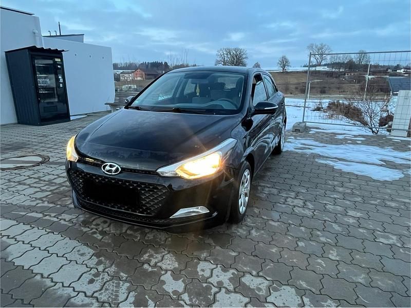 Gebraucht Hyundai i20 75 PS (55 kW) 2016 Schwarz Limousine