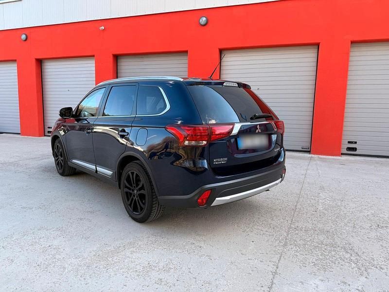 Gebraucht Mitsubishi Outlander 150 PS (110 kW) 2016 Blau SUV